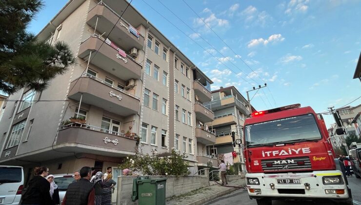 Dört katlı aparmanda yangın paniği