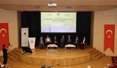 ‘Aile İşletmelerinin Geleceği’ İZÜ’de tartışıldı