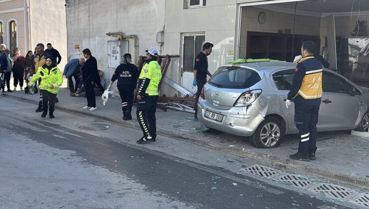 Edirne’de otomobil fırına daldı: 4 yaralı