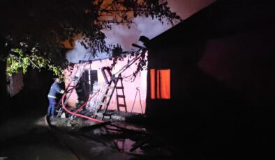 Erzincan’da korkutan yangın! Mahsur kalan 2’si çocuk 4 kişi kurtarıldı