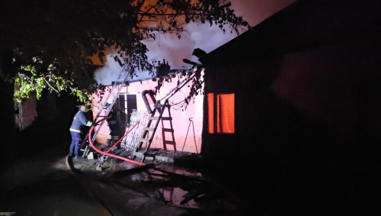 Erzincan’da korkutan yangın! Mahsur kalan 2’si çocuk 4 kişi kurtarıldı