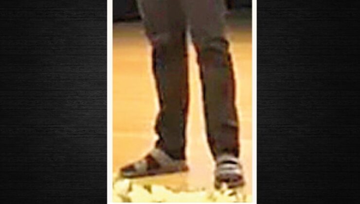 Eski Bakan terlikle sahnede