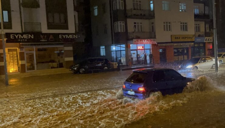 Eskişehir'de sağanak hayatı olumsuz etkiledi