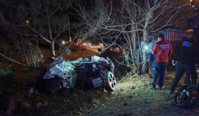 Feci kaza: Otomobil ezildi, 1 kişi hayatını kaybetti!