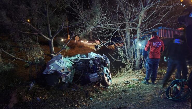 Feci kaza: Otomobil ezildi, 1 kişi hayatını kaybetti!