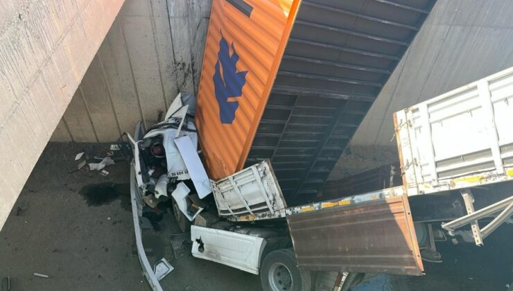 Gaziantep’te kamyonete çarpan tır, köprüden düştü: 2 yaralı