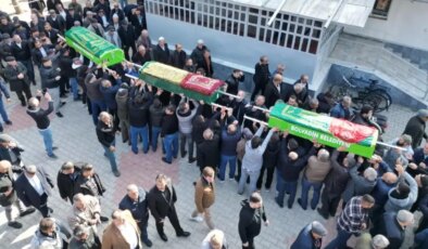 Gıda zehirlenmesi şüphesiyle ölen anne çocukları ile birlikte torağa verildi