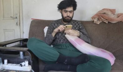 Hatay’da yıllardır dışarı çıkmayan Barış, arkadaşının nişanına katıldı