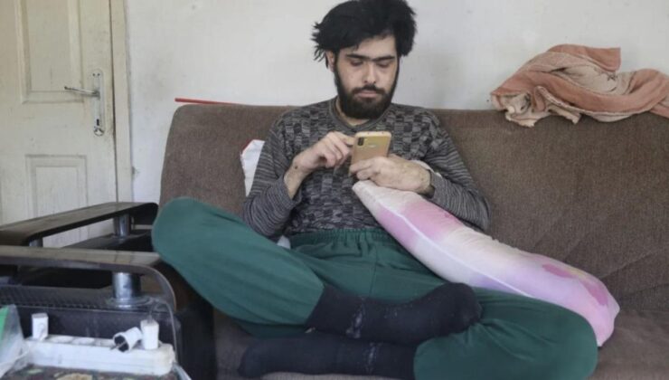 Hatay’da yıllardır dışarı çıkmayan Barış, arkadaşının nişanına katıldı