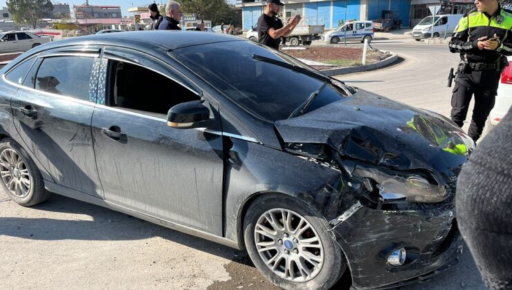 Hatay'da iki otomobil çarpıştı: 4 yaralı