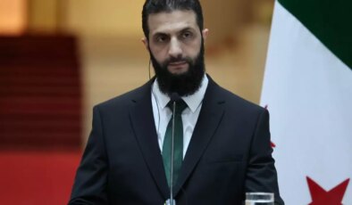 İngiltere, Suriye Cumhurbaşkanı Şara’ya uygulanan yaptırımları kaldırdı