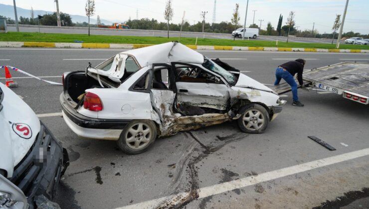İşçi servisi ile otomobil çarpıştı: 1 ölü, 4 yaralı!