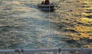 İstanbul Boğazı’nda sürüklenen tekne ve içindekiler kurtarıldı