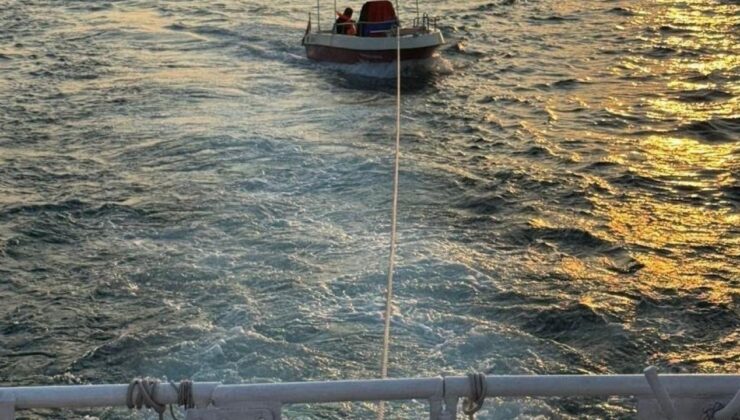 İstanbul Boğazı’nda sürüklenen tekne ve içindekiler kurtarıldı
