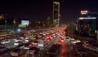 İstanbul’da akşam saatlerinde trafik yoğunluğu yüzde 83’e ulaştı