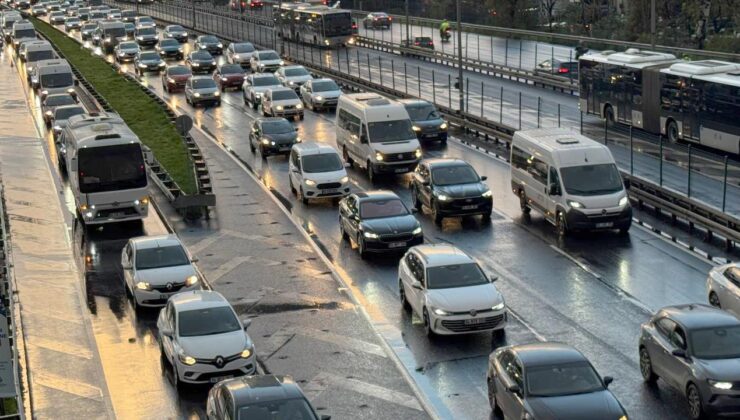 İstanbul’da trafik yoğunluğu yüzde 90’a ulaştı!
