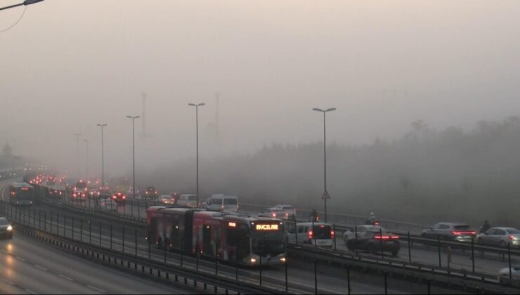 İstanbul'un üstünü sis kapladı