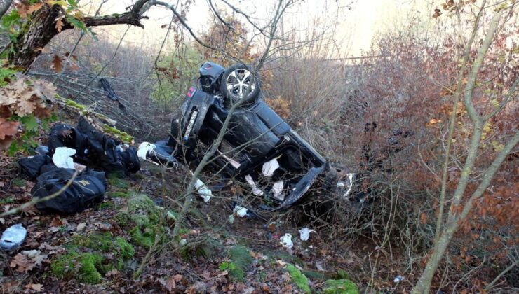 Kaçak göçmenleri taşıyan otomobil devrildi: 8 yaralı