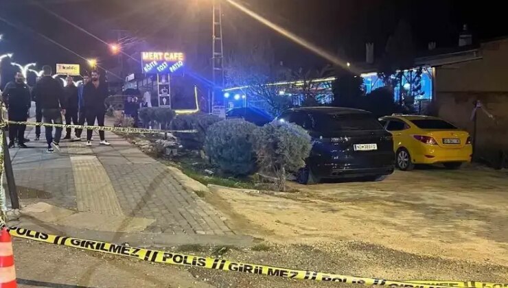 Kafenin önüne gelip altı el ateş açtı