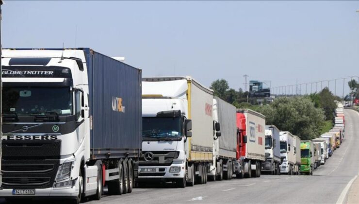 Kapıkule’de TIR kuyruğu çilesi: Çift yönlü tam 7’şer kilometre!