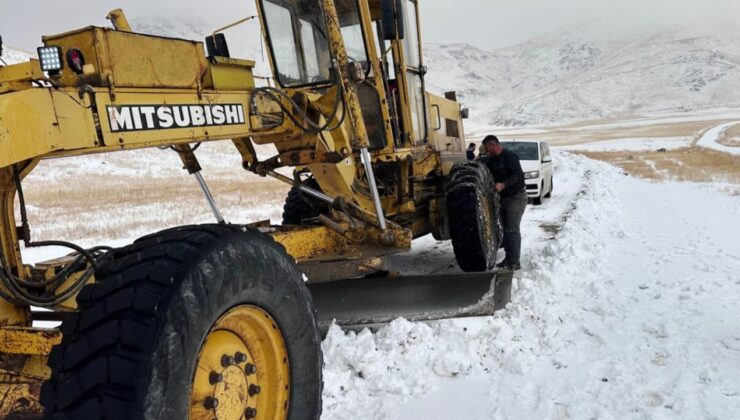Kar ve tipi etkisini gösterdi, 14 köy yolu ulaşıma kapandı