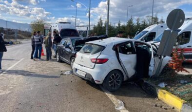 Karabük’te kavşakta otomobiller çarpıştı: 7 yaralı