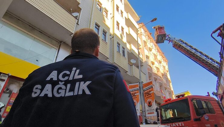 Kars'ta 6 katlı binada yangın