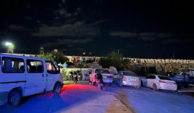 Kayalıklarda yürürken denize düşüp, ağır yaralandı