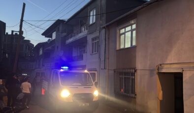 Kocaeli’de kolonlarında çatlak oluşan 3 katlı bina tahliye edildi