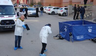 Kovaladığı kadını öldürüp yaşamına son verdi