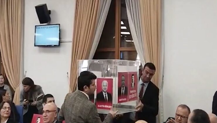 Meclis'te dikkat çeken sandık