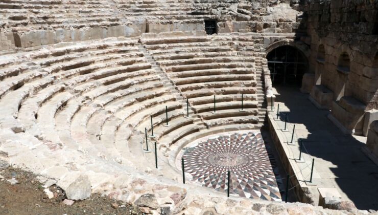 Medusa mozaiğinin üzeri kapatıldı