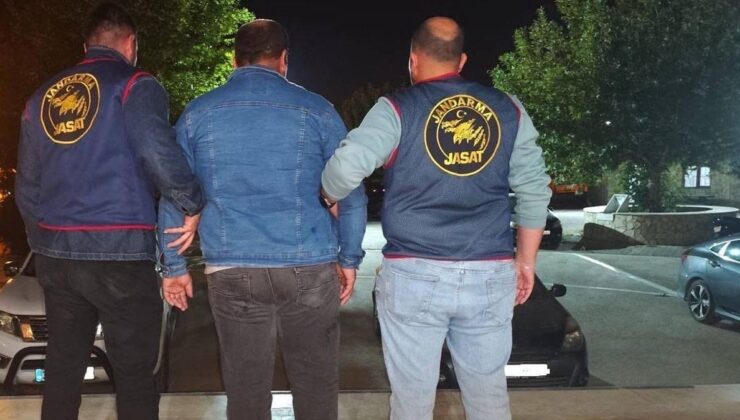 Mersin'de ehliyet sınavına kopya düzeneğiyle giren şahıs yakalandı