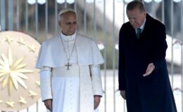 MHP'den Papa'nın Türkiye ziyaretine zehir zemberek tepki