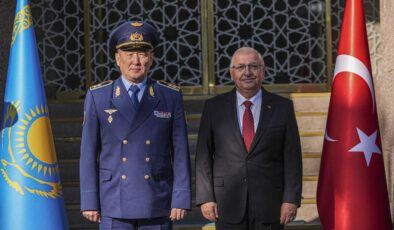 Milli Savunma Bakanı Güler Kazakistanlı mevkidaşı ile görüştü