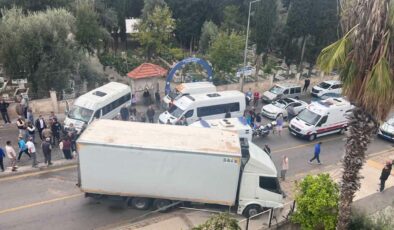 Muğla’da kamyon ile midibüs çarpıştı: 22’si öğrenci, 23 kişi yaralandı