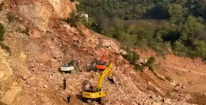 Ordu’daki göçükte kamyon şoföründen haber alınamıyor: “Canlı olma ihtimali yok”