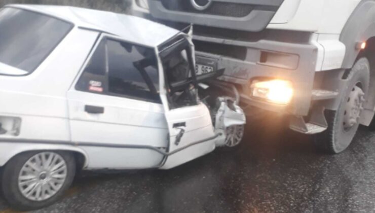 Otomobil ile kamyon kafa kafaya çarpıştı: 1 ölü, 1 yaralı