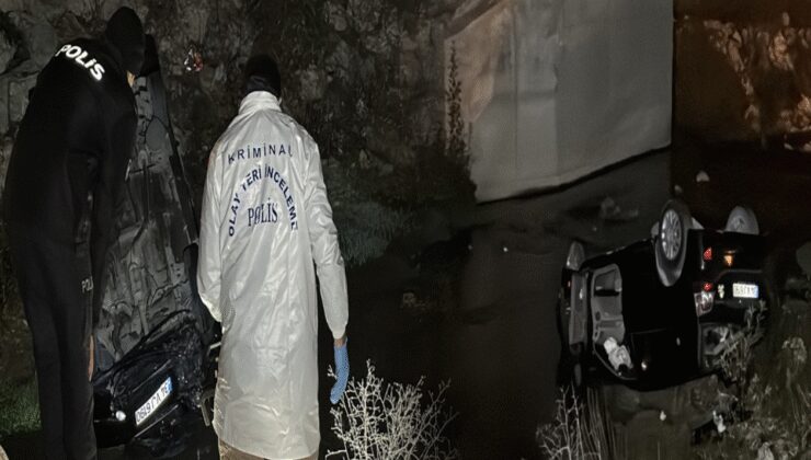 Otomobil, köprüden dereye düştü: Feci kaza can aldı