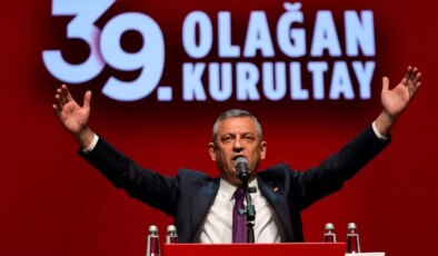 Özgür Özel yeniden CHP Genel Başkanı seçildi