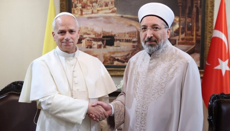 Papa 2 bin 640 km’den kalkıp geldi Diyanet Başkanı 11 km gidemedi