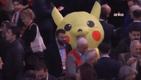 Pikachu CHP Kurultayı'nda görüntülendi