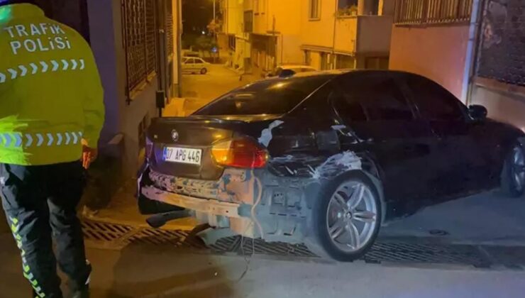 Polisin 'dur' ihtarına uymadı: Kaza yapınca aracını bırakıp kaçtı