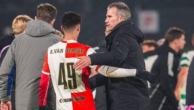 Robin van Persie oğlunu oyuna aldı, topa tululdu!