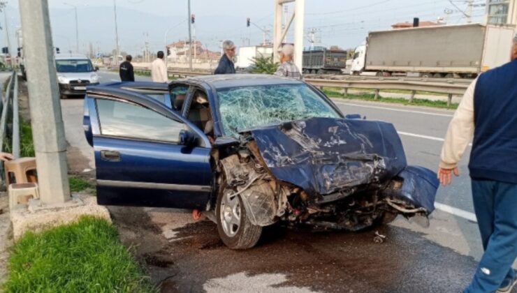 Sakarya'da feci kaza: 3 kişilik aile yaralandı