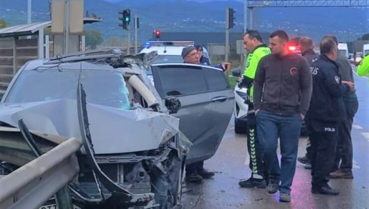 Samsun’da iki otomobil çarpıştı; 3 yaralı