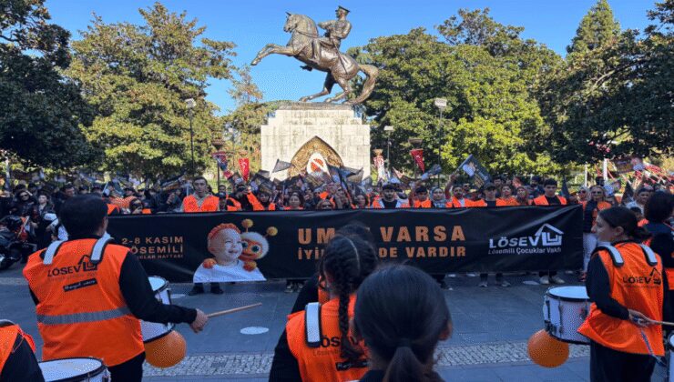 Samsun'da LÖSEV farkındalık yürüyüşü düzenledi