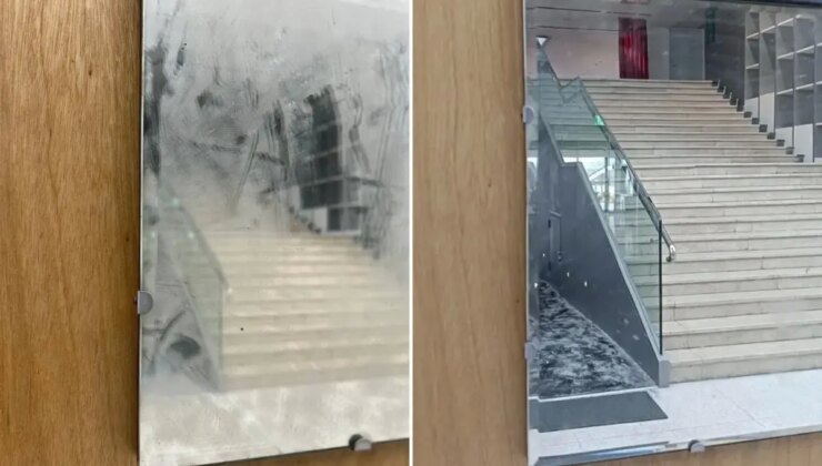 Sanat eserini "kirli ayna" zannetti, 40 yıllık tozu tuvalet kağıdıyla sildi