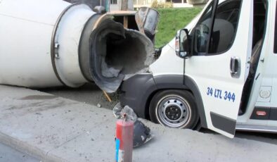 Sarıyer’de devrilen beton mikseri servis minibüsüne çarptı