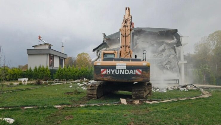 Sinem’in bıçaklanarak öldürüldüğü villa yıkıldı